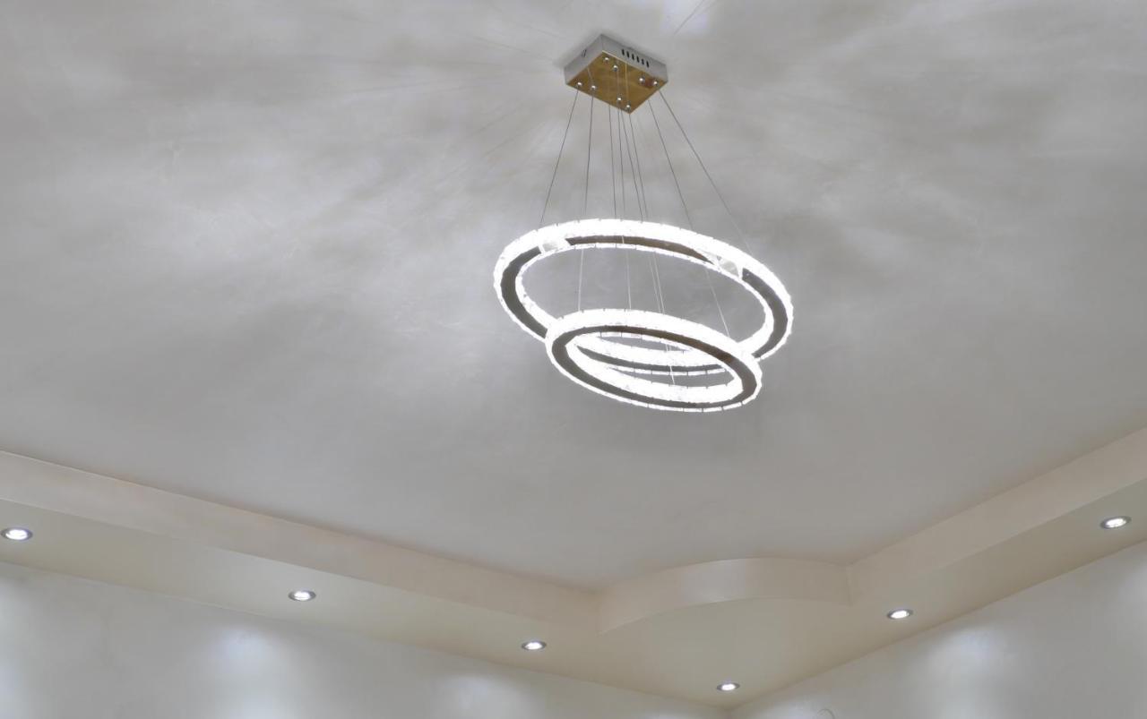 Lux Apartments Prestige Wina Bagian luar foto