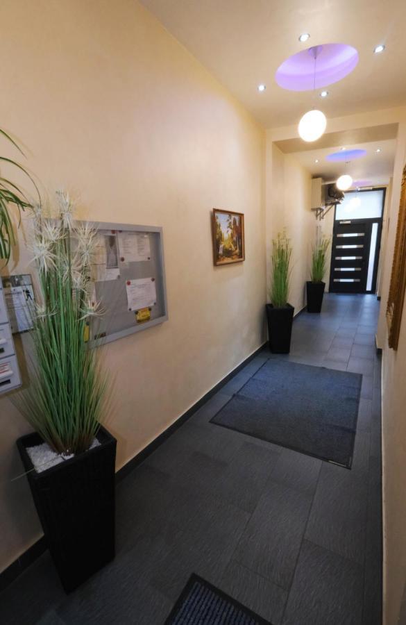 Lux Apartments Prestige Wina Bagian luar foto