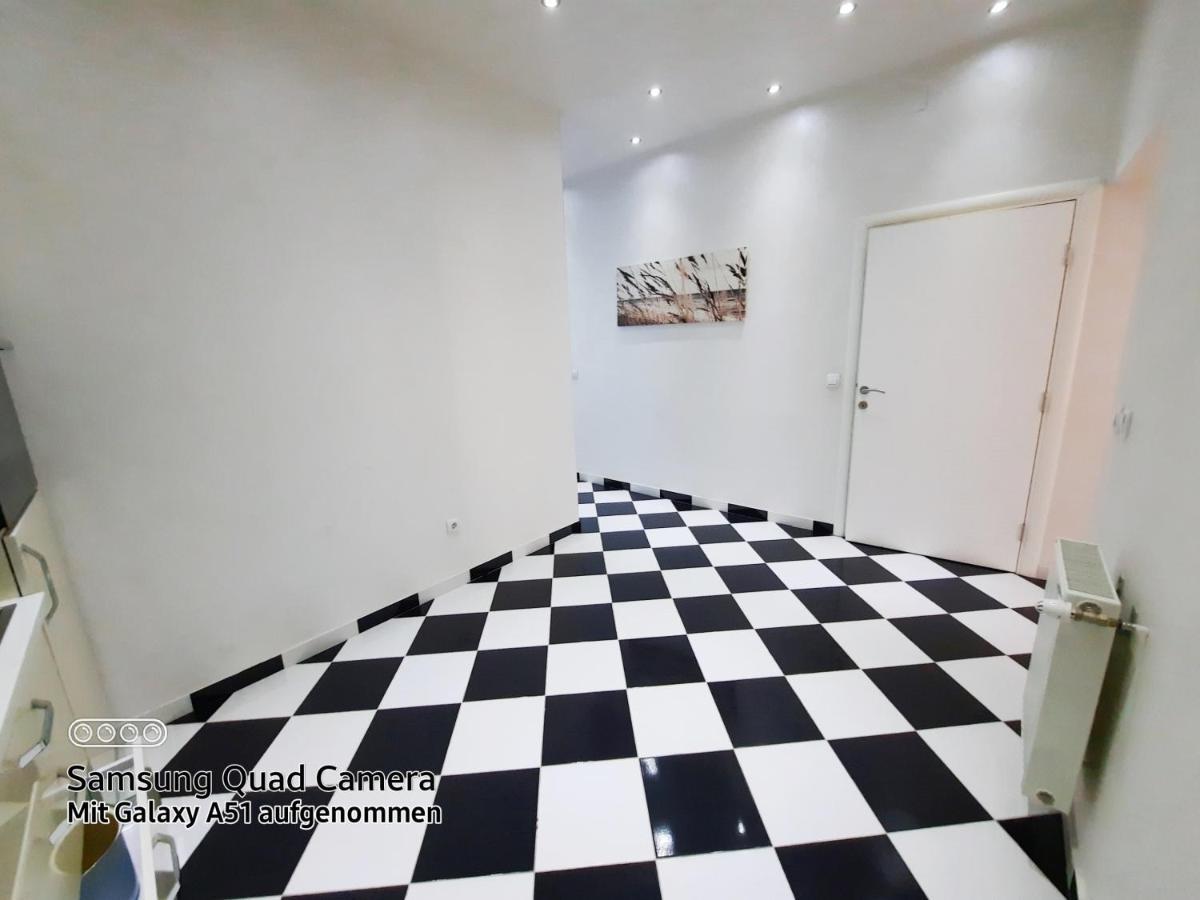 Lux Apartments Prestige Wina Bagian luar foto
