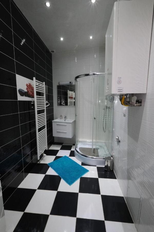 Lux Apartments Prestige Wina Bagian luar foto