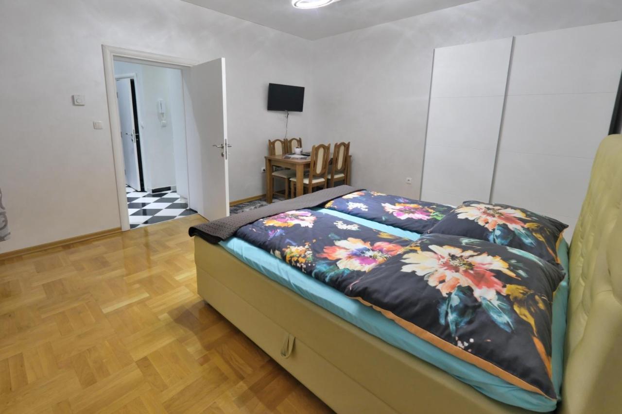 Lux Apartments Prestige Wina Bagian luar foto